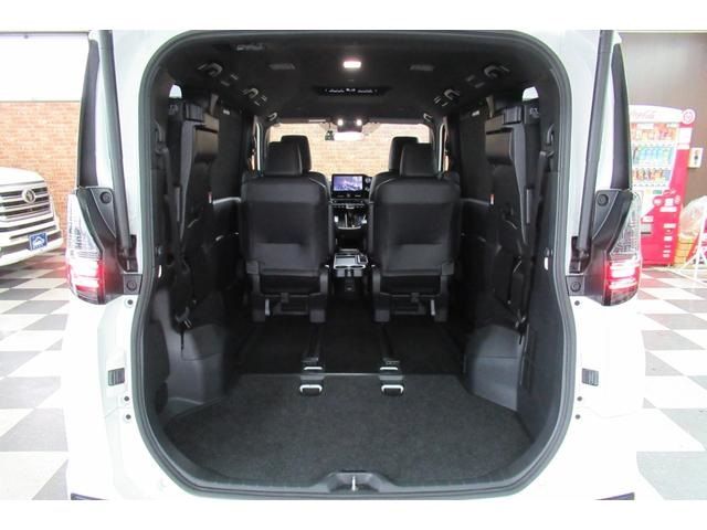 Toyota VOXY HYBRID 2022-06 28461-13