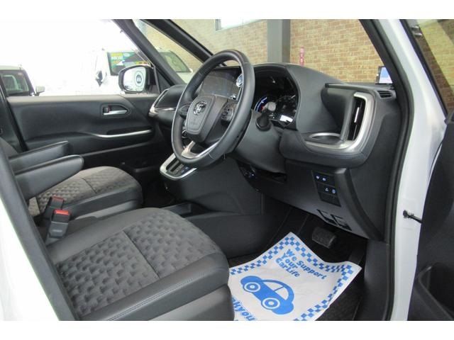 Toyota VOXY HYBRID 2022-06 28461-3