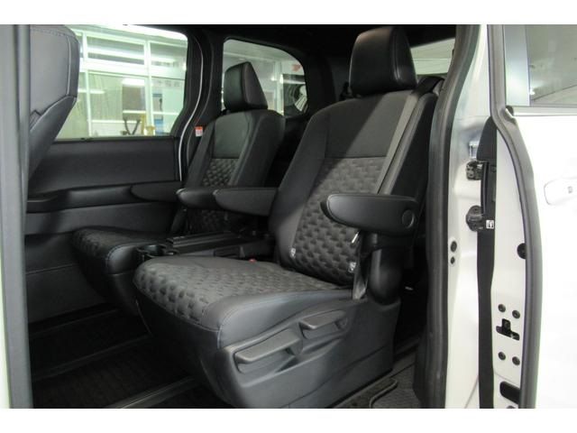 Toyota VOXY HYBRID 2022-06 28461-8