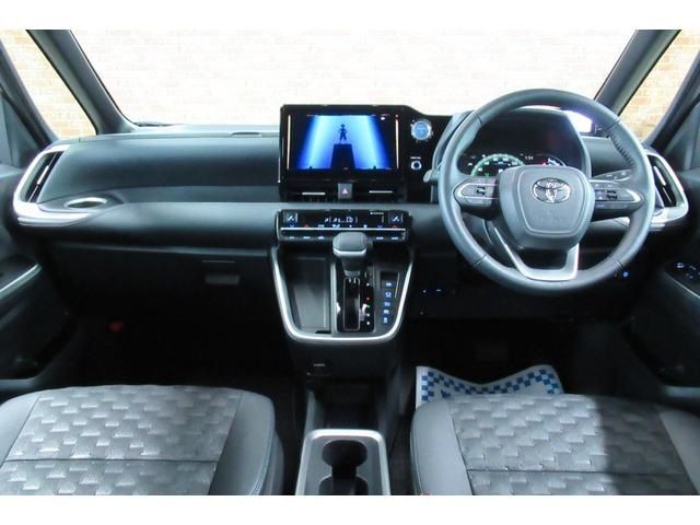 Toyota VOXY HYBRID 2022-06 28461-2