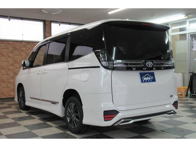 Toyota VOXY HYBRID 2022-06 28461-1