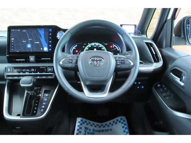 Toyota VOXY HYBRID 2022-06 28461-16