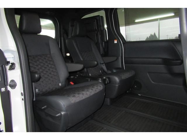 Toyota VOXY HYBRID 2022-06 28461-15