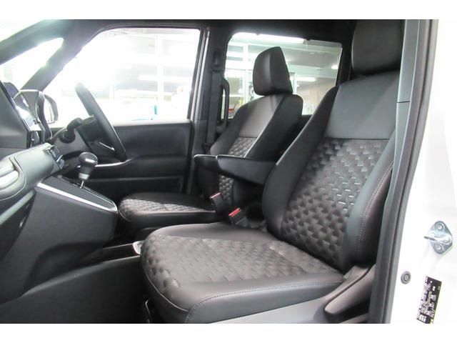 Toyota VOXY HYBRID 2022-06 28461-6