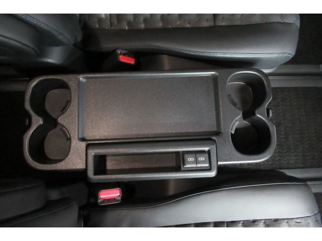 Toyota VOXY HYBRID 2022-06 28461-10