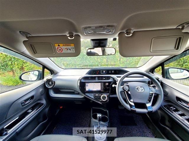 Toyota AQUA 2018-07 203657-1