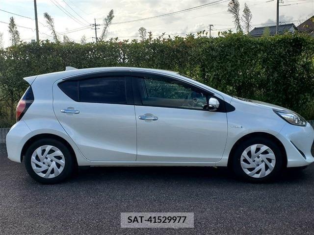 Toyota AQUA 2018-07 203657-2
