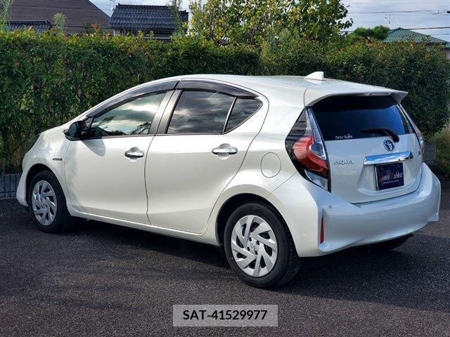 Toyota AQUA 2018-07 203657-4
