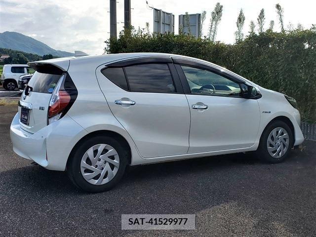 Toyota AQUA 2018-07 203657-5