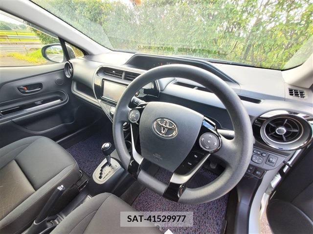 Toyota AQUA 2018-07 203657-6