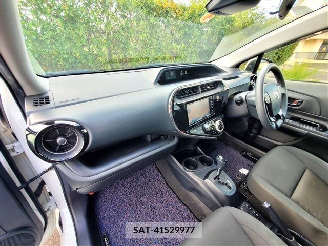Toyota AQUA 2018-07 203657-7