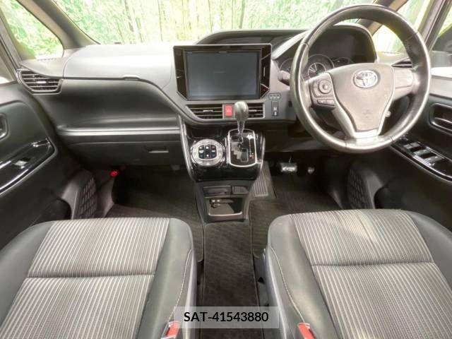 Toyota NOAH 2017-09 279477-1