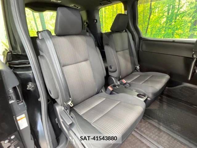 Toyota NOAH 2017-09 279477-9