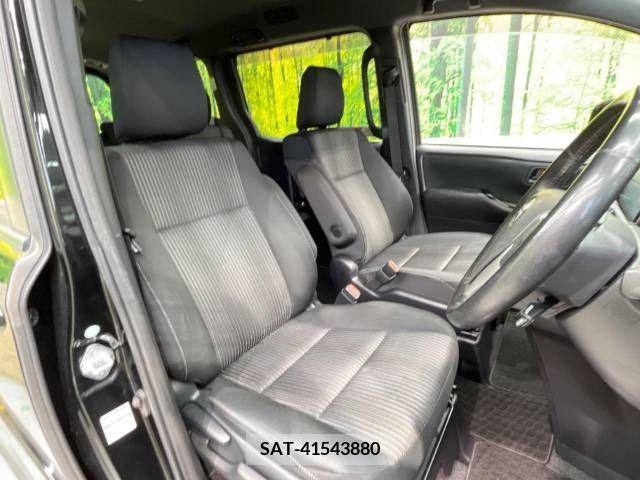 Toyota NOAH 2017-09 279477-8