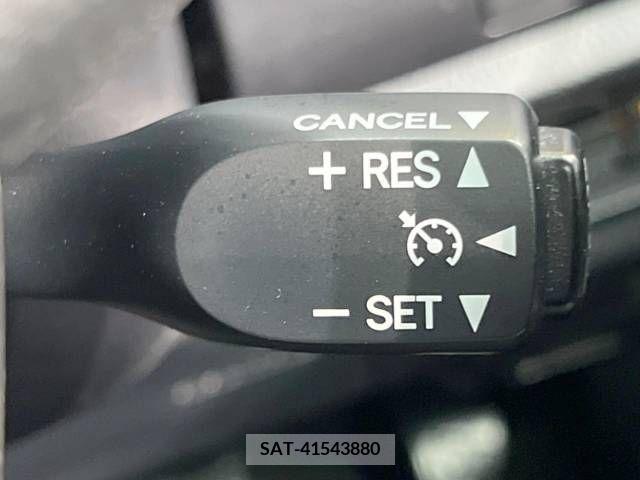 Toyota NOAH 2017-09 279477-5