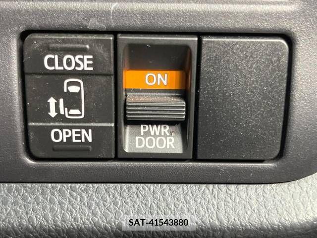 Toyota NOAH 2017-09 279477-3