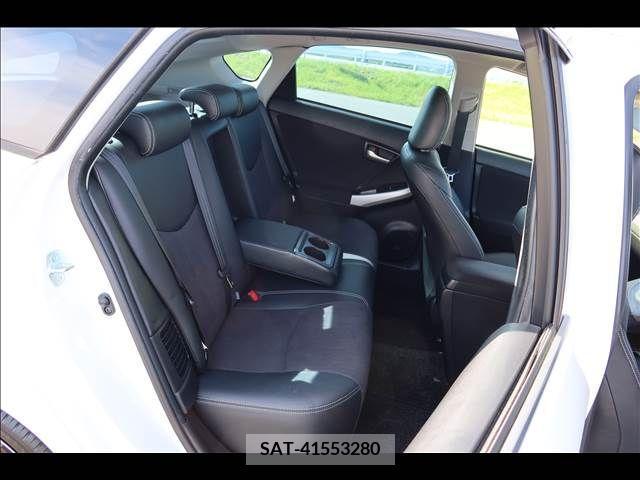 Toyota PRIUS 2013-11 322155-14