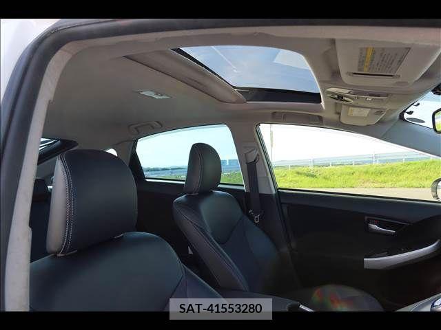 Toyota PRIUS 2013-11 322155-12