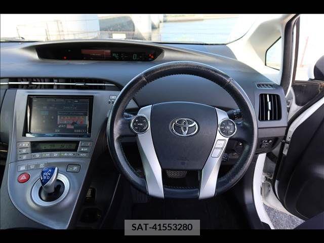 Toyota PRIUS 2013-11 322155-26