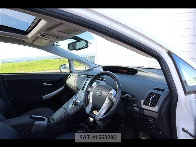 Toyota PRIUS 2013-11 322155-10