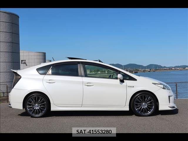 Toyota PRIUS 2013-11 322155-6