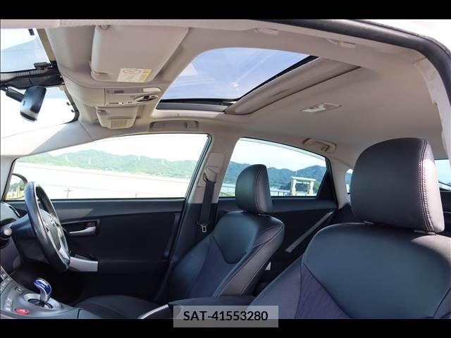 Toyota PRIUS 2013-11 322155-18