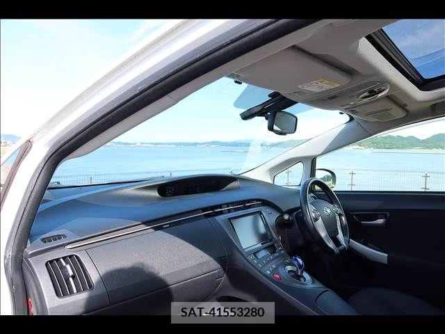 Toyota PRIUS 2013-11 322155-16