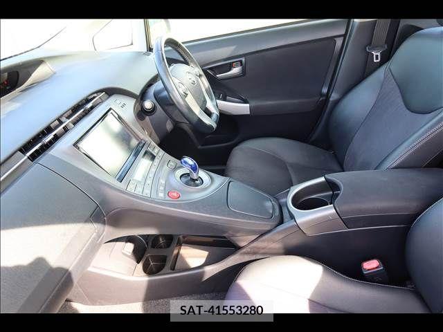 Toyota PRIUS 2013-11 322155-17