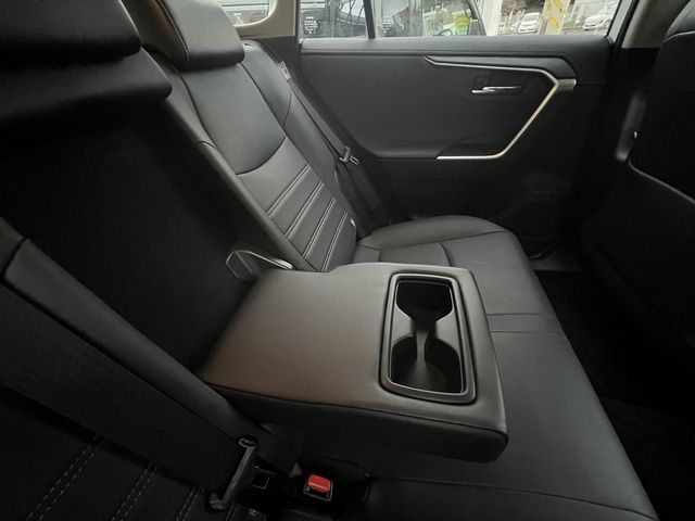 Toyota RAV4 2021-06 193702-16