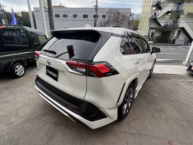 Toyota RAV4 2021-06 193702-2
