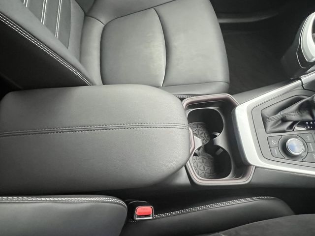 Toyota RAV4 2021-06 193702-12