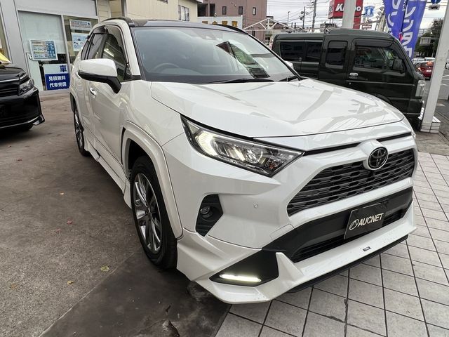 Toyota RAV4 2021-06 193702-1