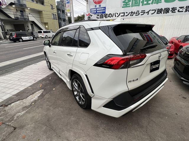 Toyota RAV4 2021-06 193702-3