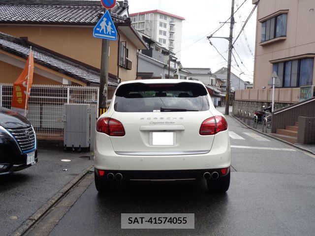 Porsche CAYENNE 2011-06 216057-1