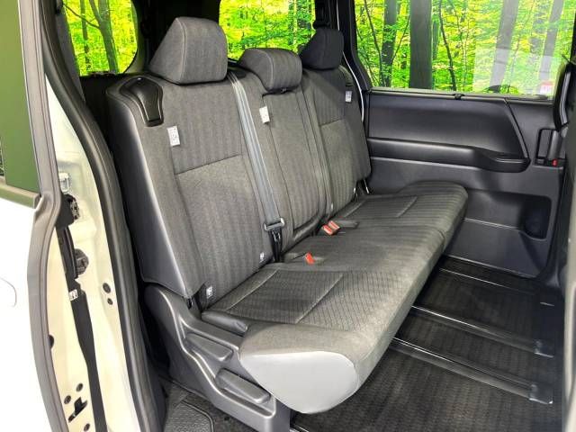 Toyota NOAH 2023-06 195147-8