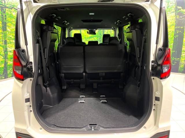 Toyota NOAH 2023-06 195147-10