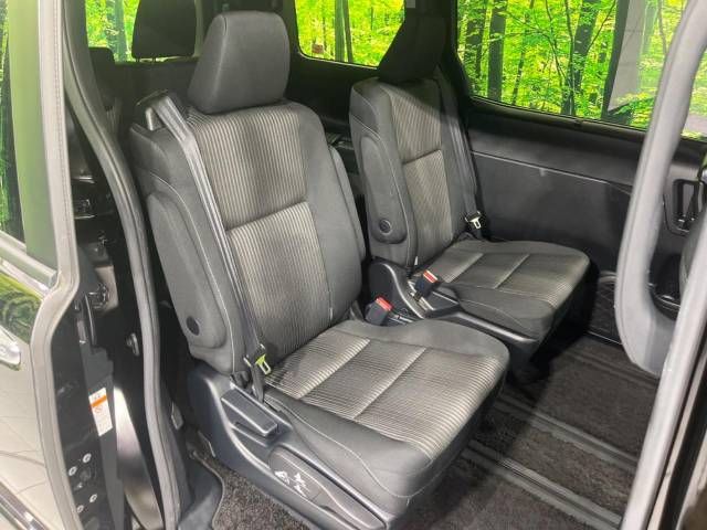 Toyota VOXY 2018-03 22473-8