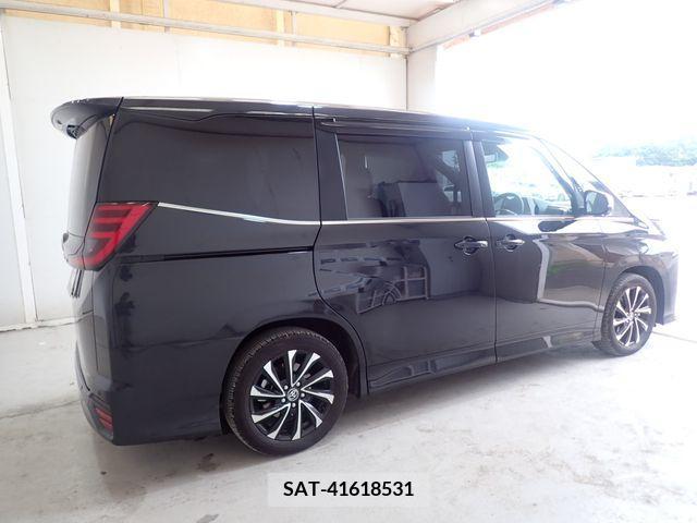 Toyota NOAH 2023-04 313617-4