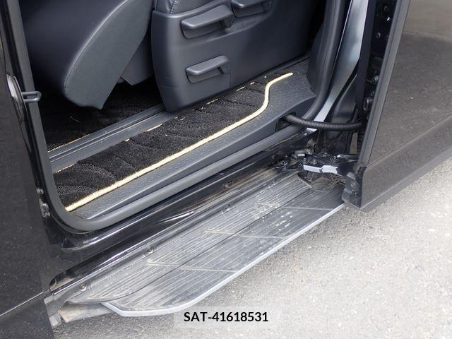 Toyota NOAH 2023-04 313617-25