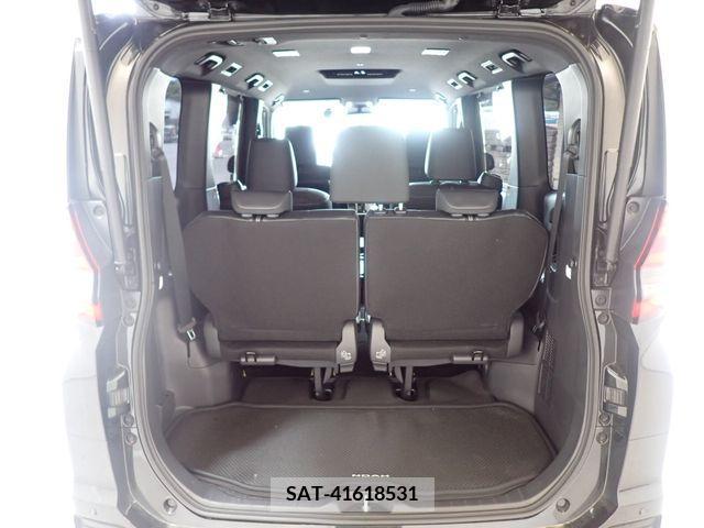 Toyota NOAH 2023-04 313617-22