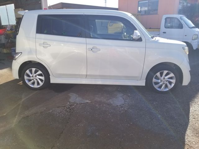 Toyota BB 2011-06 16968-2