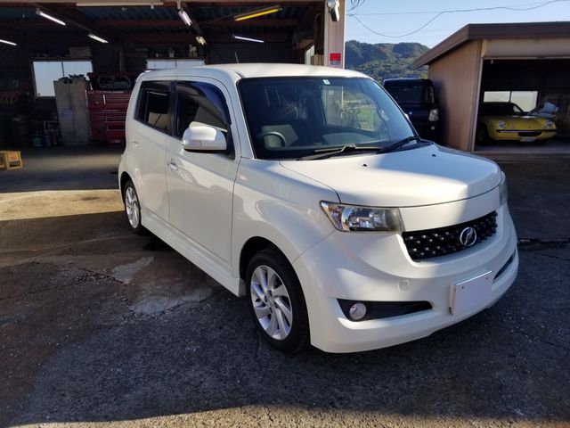 Toyota BB 2011-06 16968-1