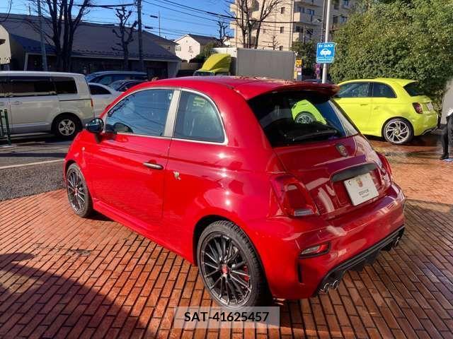 Abarth 695 2023-06 323192-8