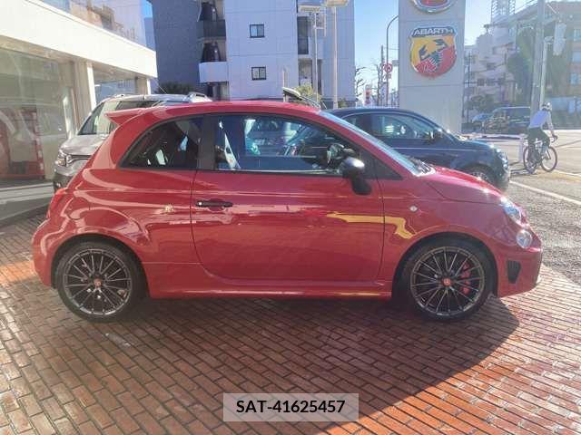 Abarth 695 2023-06 323192-5