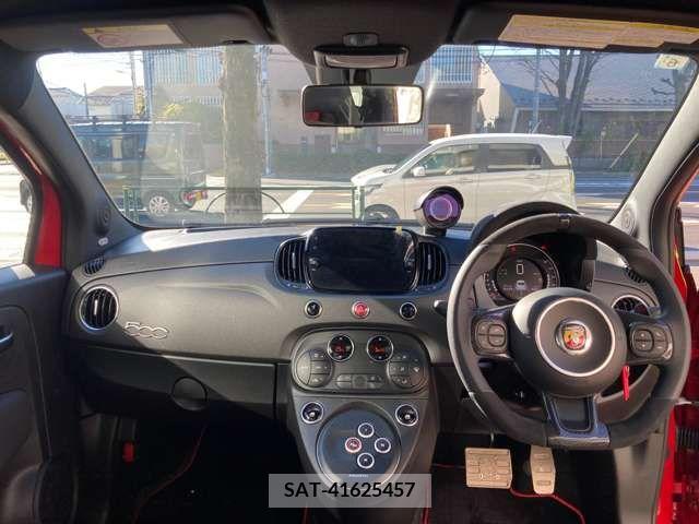 Abarth 695 2023-06 323192-3