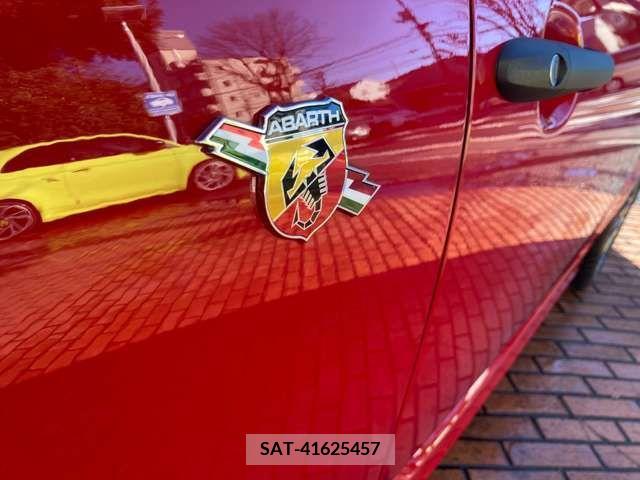 Abarth 695 2023-06 323192-12