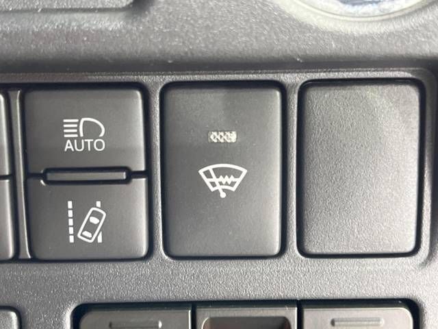 Toyota VOXY 2019-02 16927-6