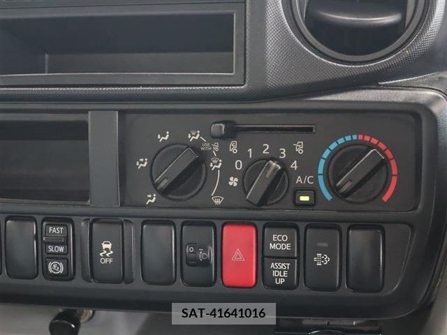 Hino DUTRO 2017-06 320406-9