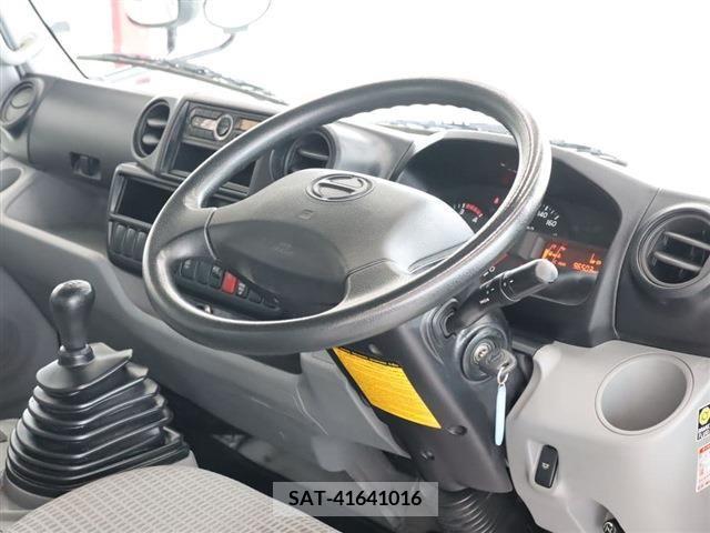 Hino DUTRO 2017-06 320406-1