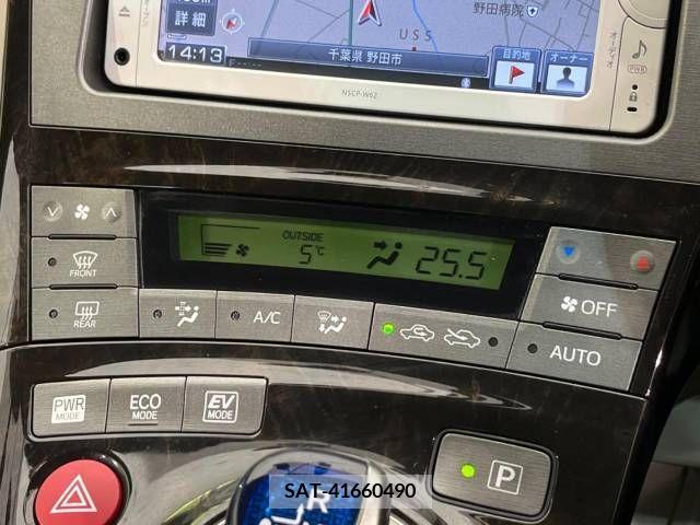 Toyota PRIUS 2013-02 223116-5